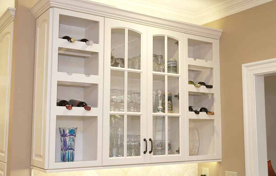 Soft 3/4" Arch (153) and Square 3/4" Raised (151) Panel Doors were paired together beautifully in this kitchen.