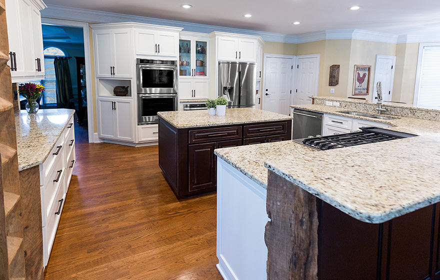 The simplistic Artesia 3/4" (406) Door pairs well with the rustic reclaimed wood used throughout the kitchen. 