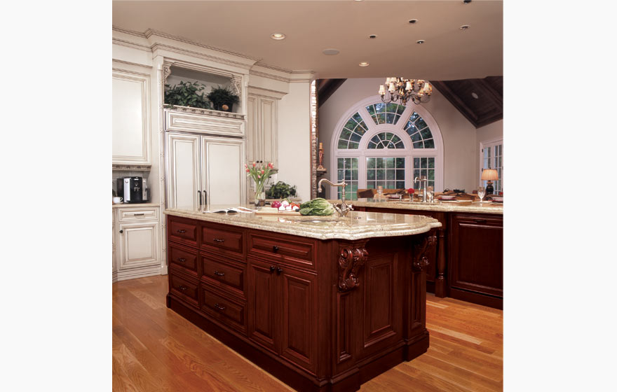 Honduras Mahogany dazzles on the island while the white cabinetry provide an open and airy look for this southern home.