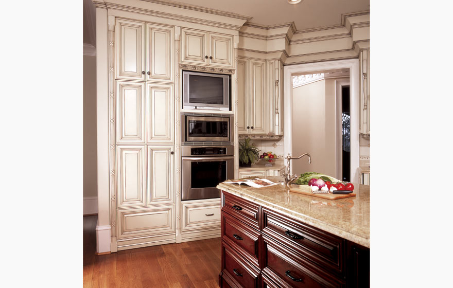 Honduras Mahogany dazzles on the island while the white cabinetry provide an open and airy look for this southern home.