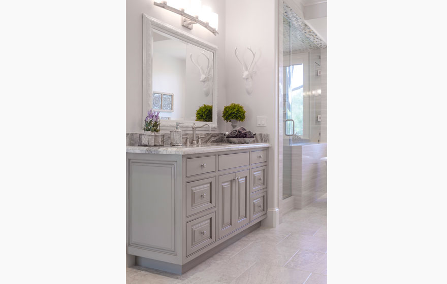 The detailed Tuscany 3/4" (590) Door is beautifully featured with an elegant grey paint color.