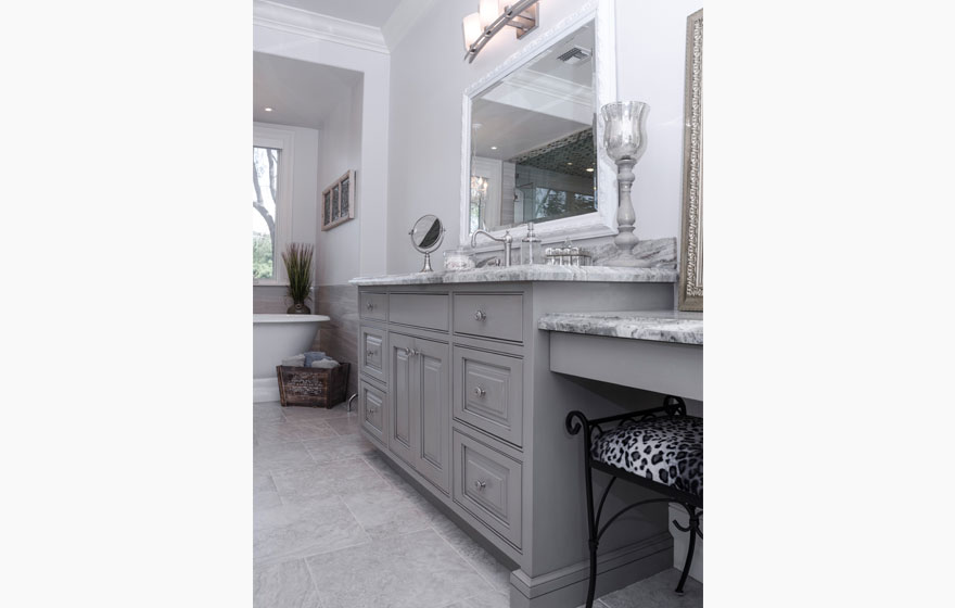 The detailed Tuscany 3/4" (590) Door is beautifully featured with an elegant grey paint color.