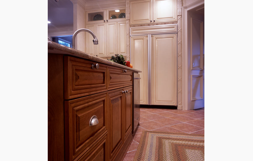 Appreciate the finer details when the curves of the Diplomat 7/8" (598) Door are paired with intricate elements throughout the cabinetry design.