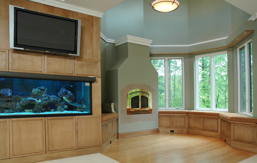 Focus all attention on the dramatic fish tank and gorgeous view by using a complimentary Windsor 3/4" (70) Door with just enough detail. 