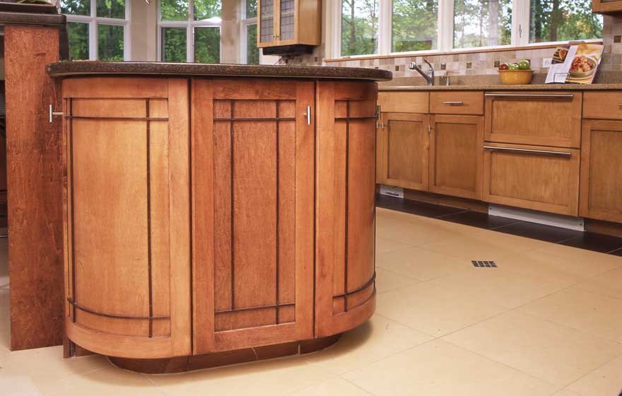 Rooted in its natural surrounds, the Shaker 3/4" (831) Door and custom details compliment the beautiful, forest views. 