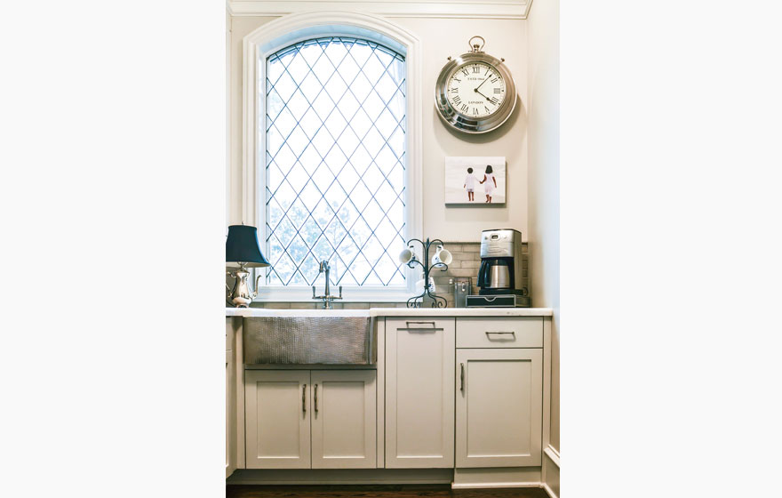 Clean Shaker 3/4" (831) lines with interesting inserts make this butler's pantry a must-see space.