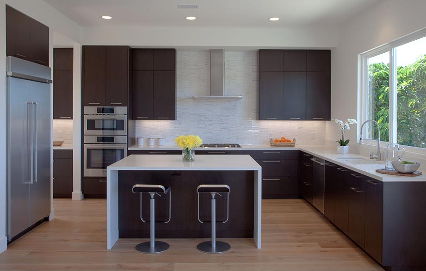 Sleek Streamline® Kitchen | Cabinet Door Gallery | Decore.com